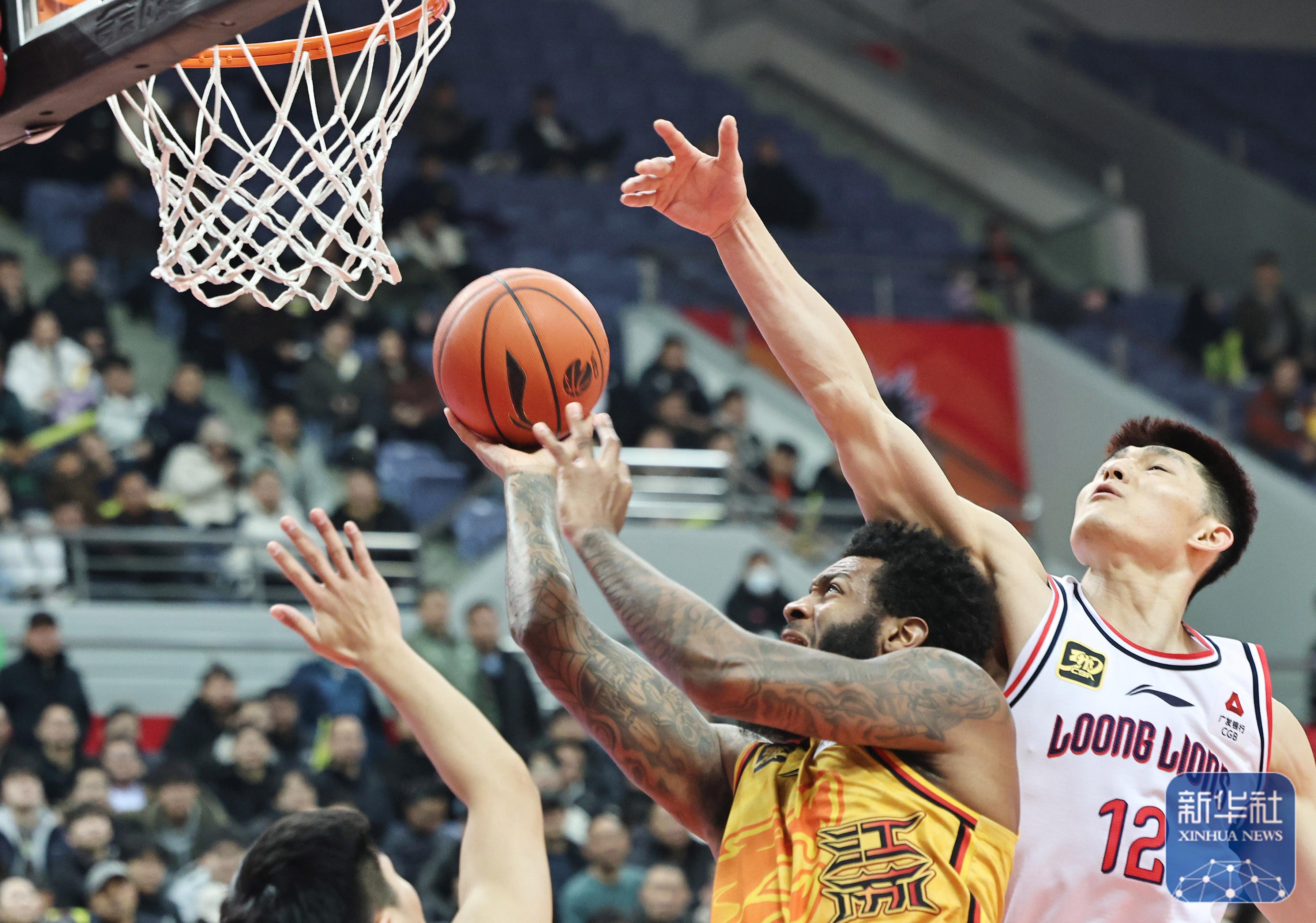 清晨NBA季后赛焦点战，山东男篮再遭质疑，引发热议，阵容厚度经受考验的简单介绍